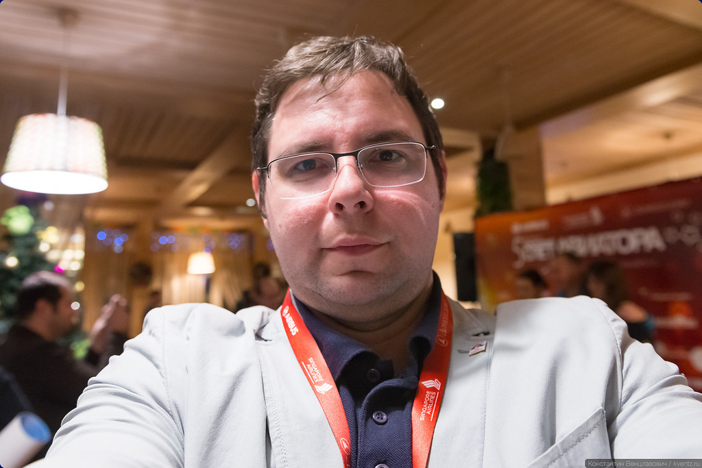 Илья Котин не стал дожидаться, пока я его сфотографирую и сделал селфи на мою камеру…
